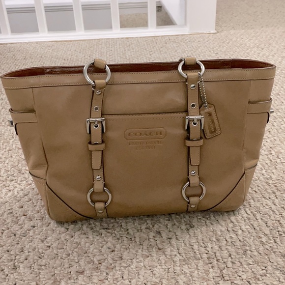Coach Handbags - Coach East West Gallery Tote Purse